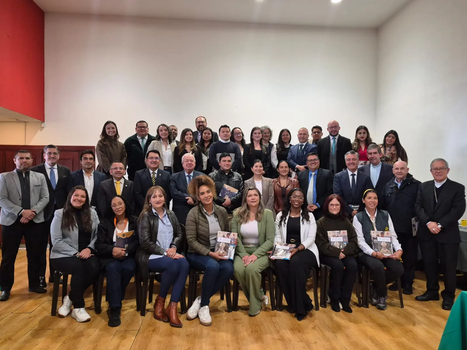 Uniempresarial fortalece alianza con el Banco de Alimentos en el marco de sus 25 años