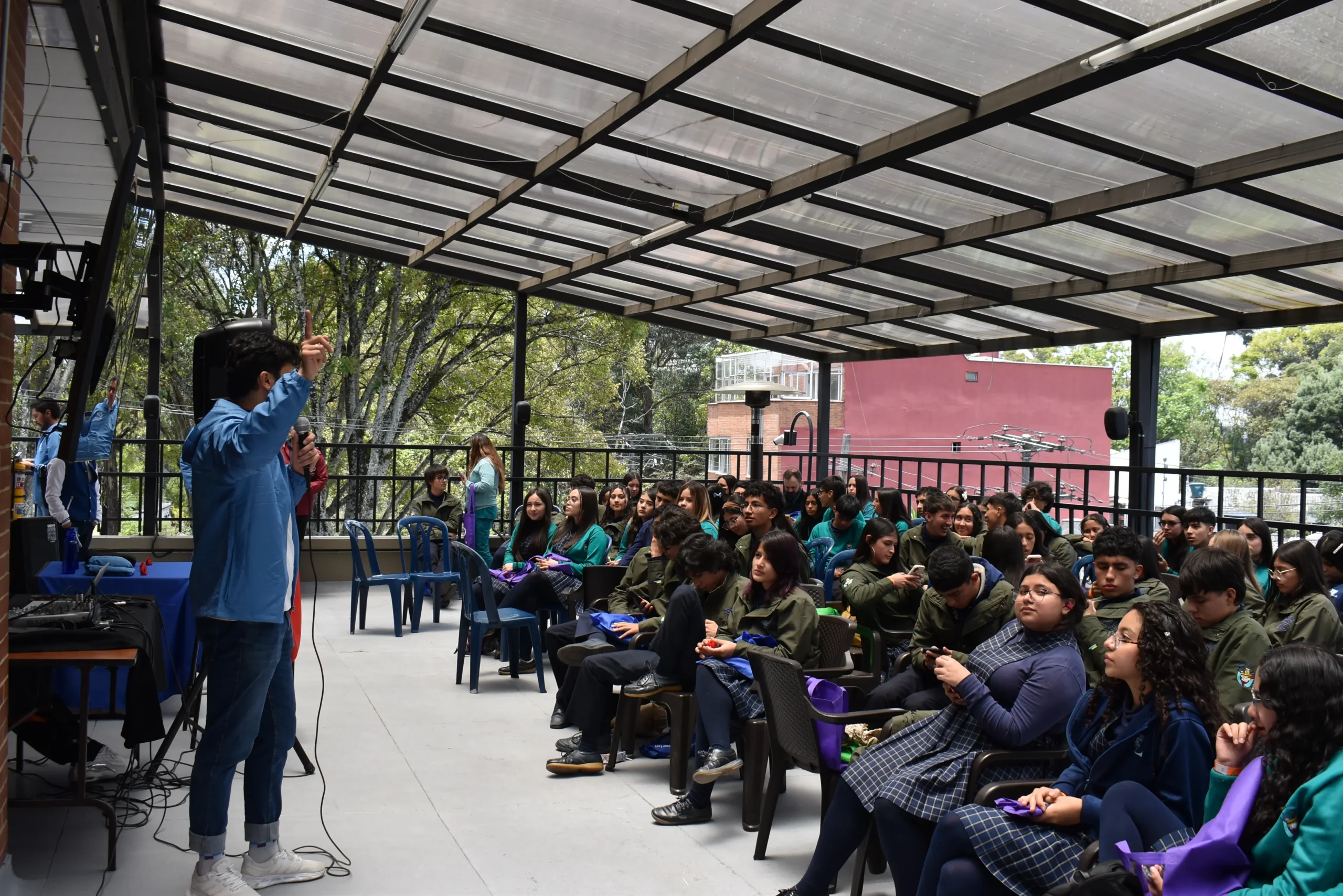 Estudiantes de Uniempresarial en clase
